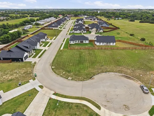 585 Highview Court, Godley, TX 76044