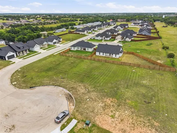 589 Highview Court, Godley, TX 76044