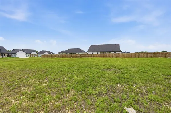 589 Highview Court, Godley, TX 76044
