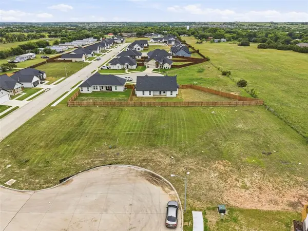 589 Highview Court, Godley, TX 76044