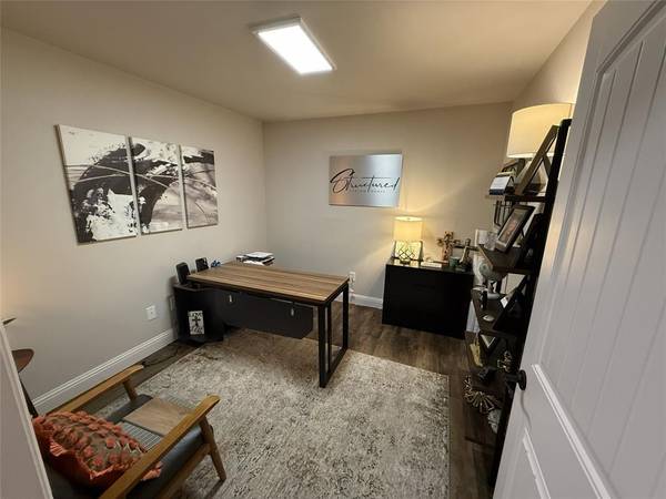 200 S Main Street #C, Rhome, TX 76078