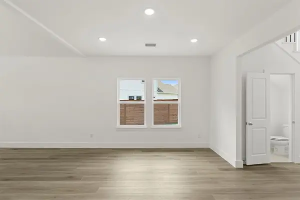 2000 Blossom Street, Mesquite, TX 75181