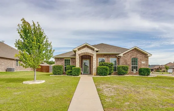 811 Carmen Ana Avenue, Grandview, TX 76050