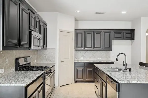 15628 Carlton Oaks Drive, Fort Worth, TX 76177