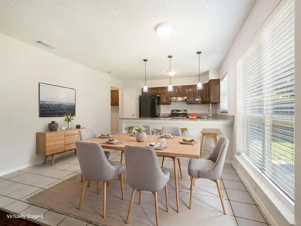 702 Woodcrest Drive, Grand Prairie, TX 75052