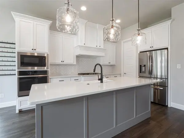 4412 La Roche Avenue, Carrollton, TX 75010