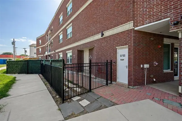 251 S Mill Street #380, Lewisville, TX 75057
