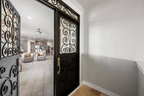 251 S Mill Street #380, Lewisville, TX 75057