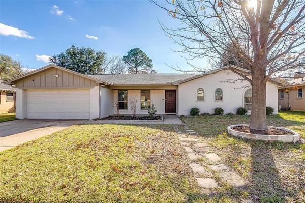 1812 Winchester Way, Bedford, TX 76022