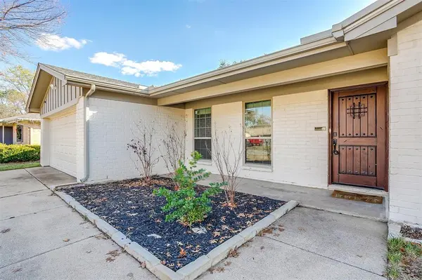 1812 Winchester Way, Bedford, TX 76022