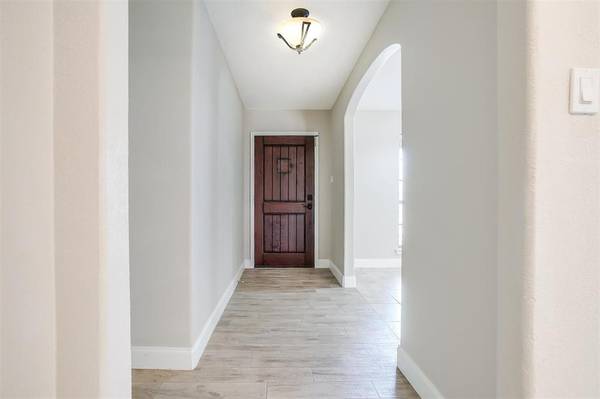 1812 Winchester Way, Bedford, TX 76022