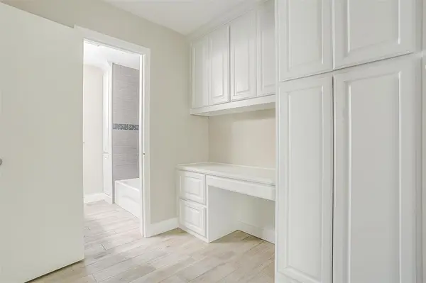 1812 Winchester Way, Bedford, TX 76022
