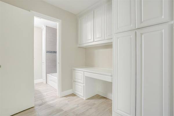 1812 Winchester Way, Bedford, TX 76022