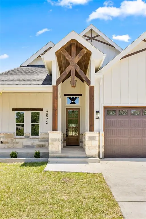 2522 Lincoln Avenue, Fort Worth, TX 76164