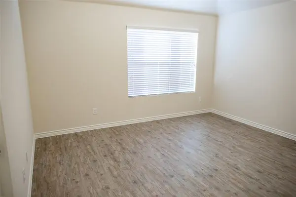 1602 Bobolink Drive, Ennis, TX 75119