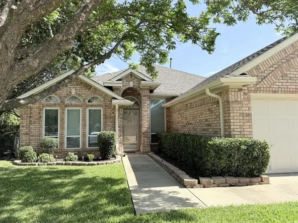 2751 Crystal Glenn Circle, Hurst, TX 76054