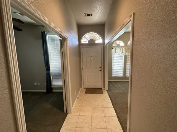 2751 Crystal Glenn Circle, Hurst, TX 76054