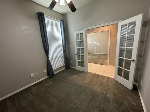 2751 Crystal Glenn Circle, Hurst, TX 76054