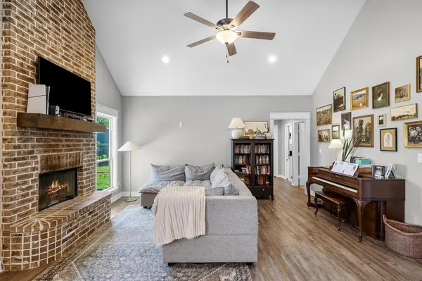677 Oklahoma Street, Van, TX 75790