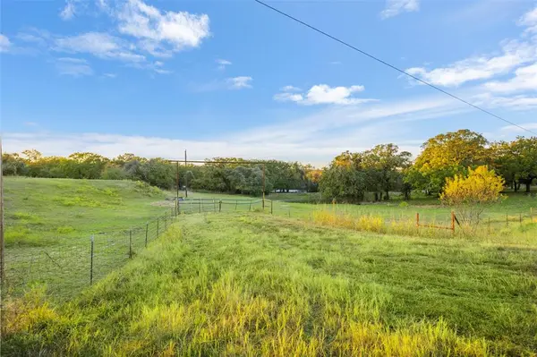199 Cheyenne Trail, Springtown, TX 76082