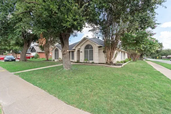 7400 Chapman Drive, North Richland Hills, TX 76182