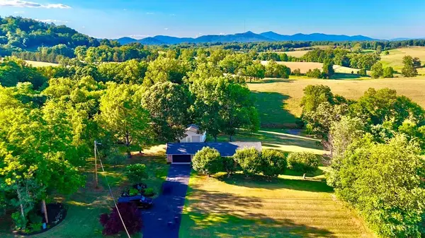 6481 Stewartsville RD, Moneta, VA 24121
