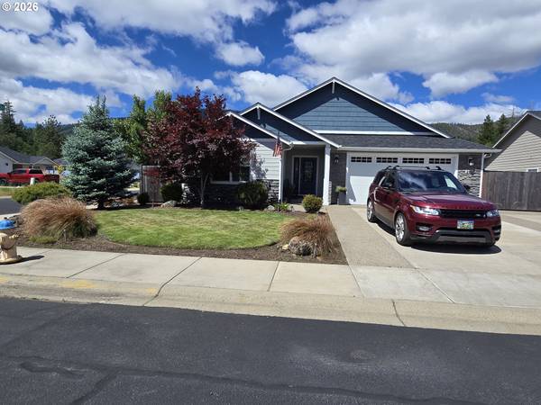 266 RETIREMENT LN, Cave Junction, OR 97523