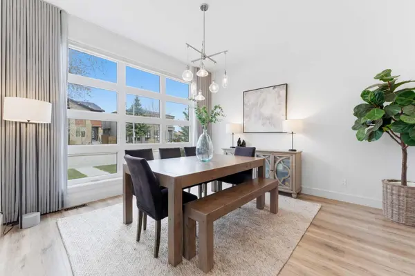 4413 35 AVE SW, Calgary, AB T3E 1B2