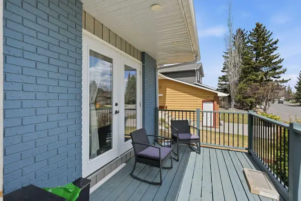 71 Woodfield DR SW, Calgary, AB T2W3T3