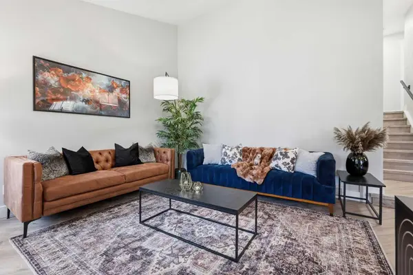 71 Woodfield DR SW, Calgary, AB T2W3T3