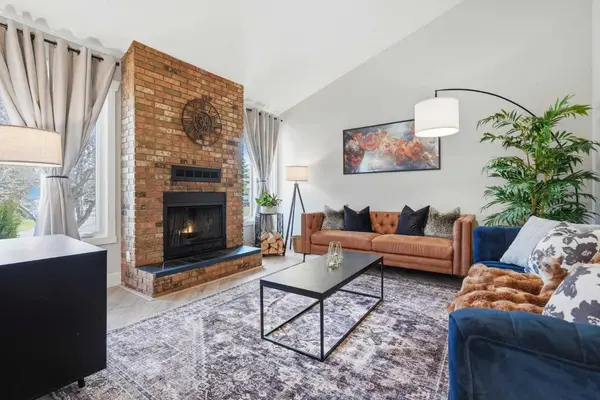 71 Woodfield DR SW, Calgary, AB T2W3T3