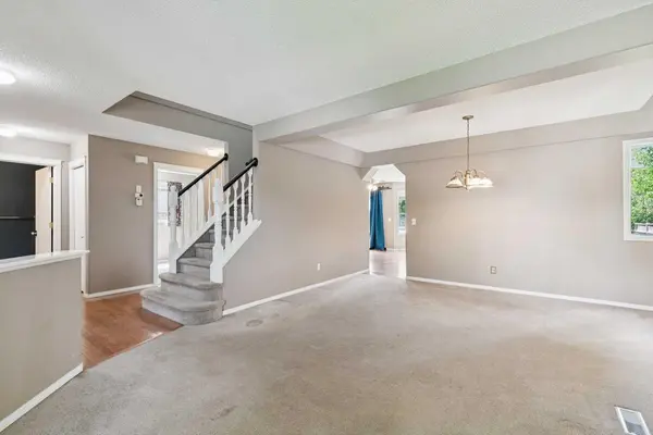 36 Valley Stream Close NW, Calgary, AB T3B 5V7