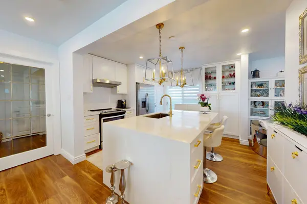 96 Searle AVE, Toronto C06, ON M3H 4A7