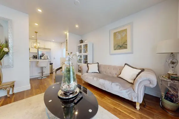 96 Searle AVE, Toronto C06, ON M3H 4A7