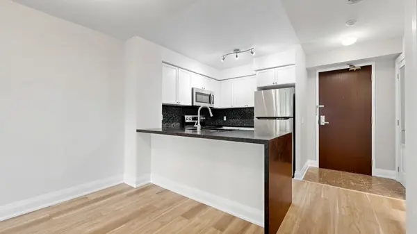 18 Parkview AVE #1015, Toronto C14, ON M2N 7H7