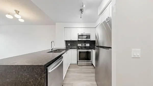 18 Parkview AVE #1015, Toronto C14, ON M2N 7H7