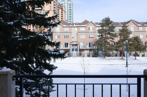 821 Grandview WAY, Toronto C14, ON M2N 6V5