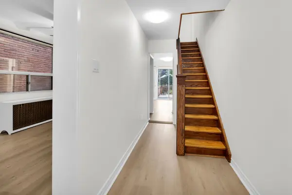 56 Arlington AVE, Toronto C02, ON M6G 3K8