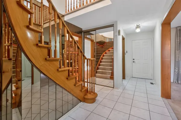 9 Montague PL, Toronto E05, ON M1W 3V5