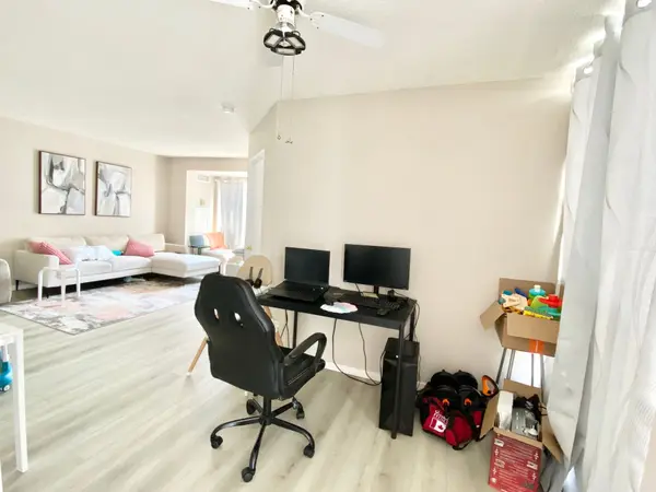 1470 Midland AVE #1802, Toronto E04, ON M1P 4Z4