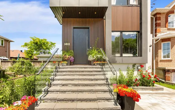 10 Hamstead AVE, Toronto E03, ON M4C 2S4