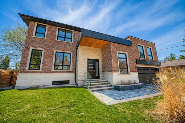 45 Seaton DR, Aurora, ON L4G 2K2