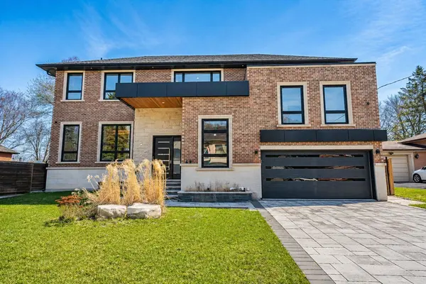45 Seaton DR, Aurora, ON L4G 2K2