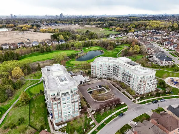 9 Stollery Pond CRES #306, Markham, ON L6C 0Y1
