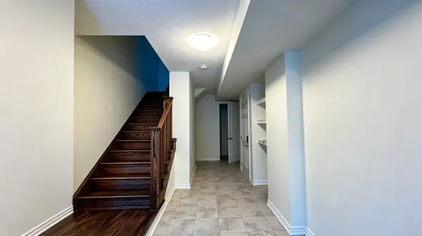 17 Thomas Frisby Jr CRES #Makham, Markham, ON L6C 3L1