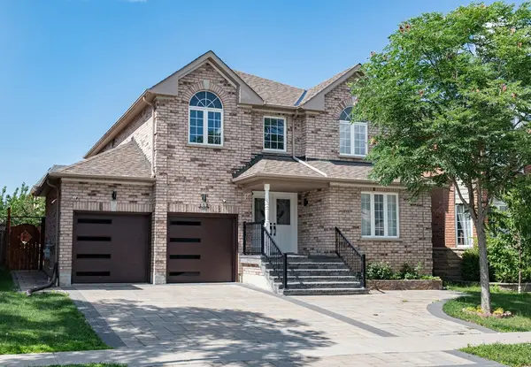 152 Flagstone WAY, Newmarket, ON L3X 2Z7