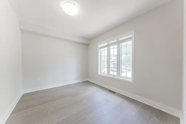 152 Flagstone WAY, Newmarket, ON L3X 2Z7