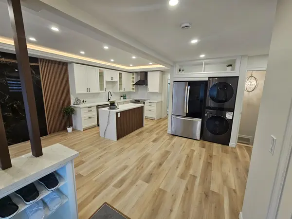137 Willow LN, Newmarket, ON L3Y 4J1