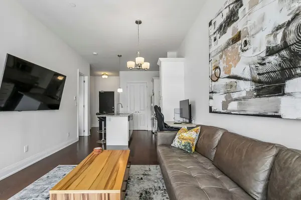 15277 Yonge ST #11, Aurora, ON L4G 1N6