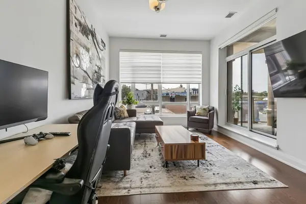 15277 Yonge ST #11, Aurora, ON L4G 1N6